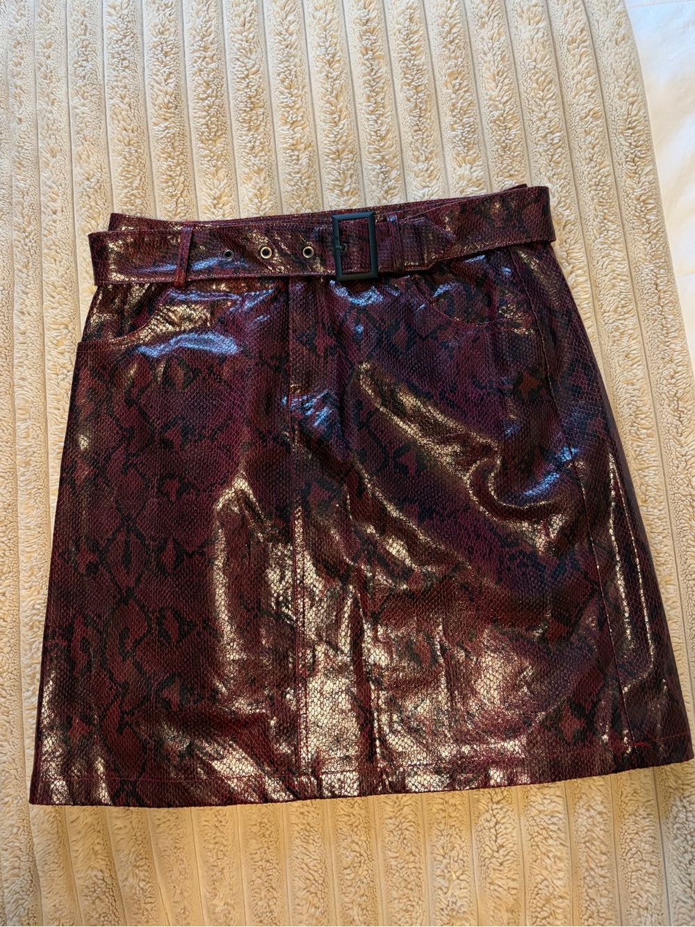 High-Shine Burgundy Snake-Print Pencil Skirt with Belt - Picture 3 of 4